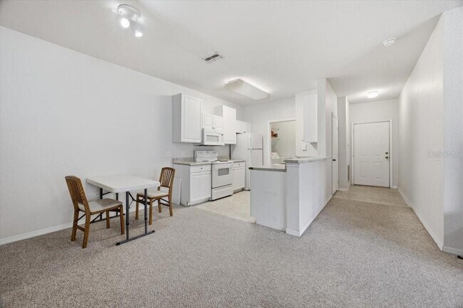 Building Photo - 4008 Hemingway Cir