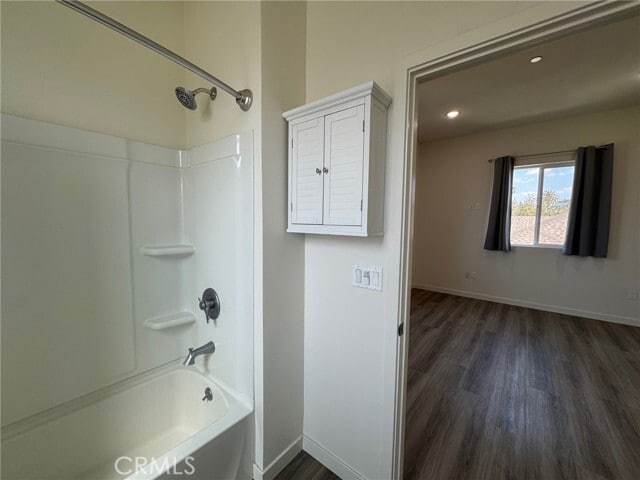 Building Photo - 209 N Serrano Ave