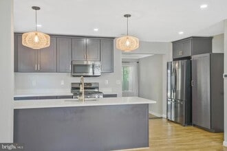 Building Photo - 5758 Biscayne Dr