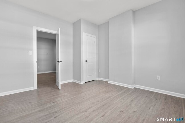 Building Photo - 276 Bond St