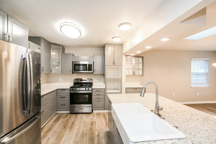 Building Photo - 705 Firethorn Cir