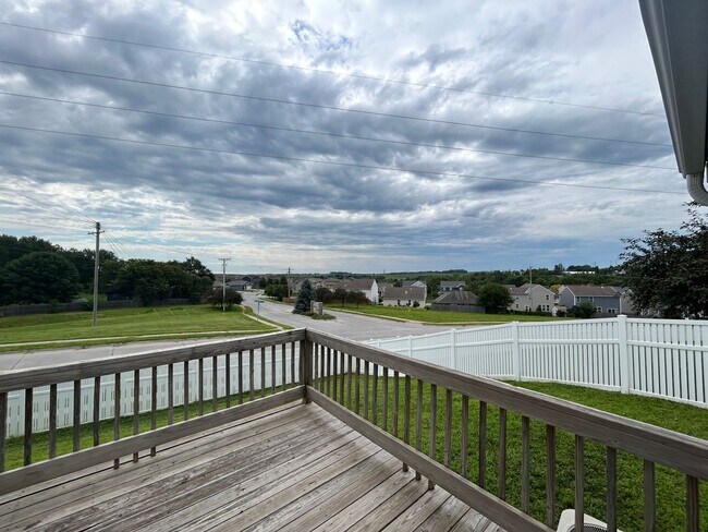 Building Photo - Home For Rent Bellevue.