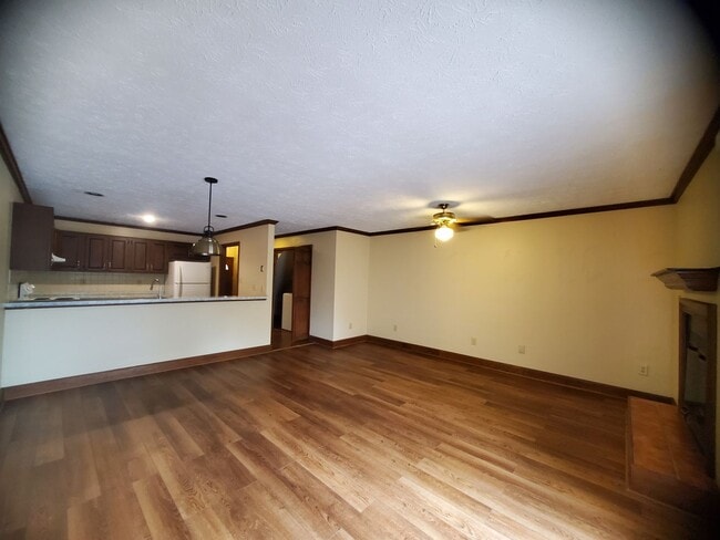 Building Photo - 450 Lands End Rd