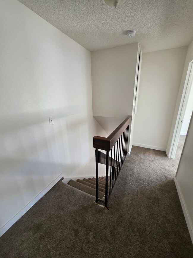 Building Photo - Updated 2 Bedroom, 1.5 Bath Townhouse-Styl...