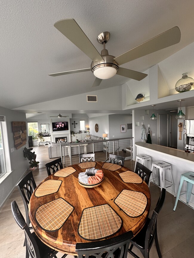 Building Photo - 2560 Juniper Ave