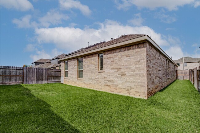 Building Photo - 4919 Shimmer Side Dr