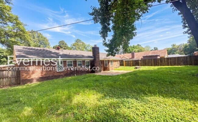 Building Photo - 3 Bed/2 Bath Home with Carport / Vouchers Accepted /Available Now!