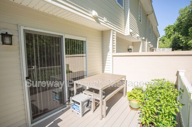 Building Photo - 6 Regency Ct