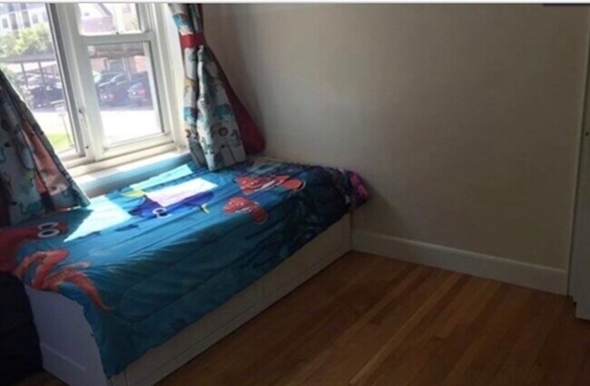 Building Photo - 136 Boylston St