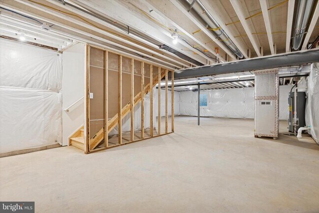 Building Photo - 122 Silversmith Rd