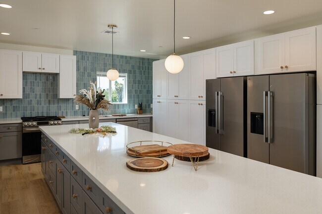 Building Photo - 3045 W Boulevard2A-2A