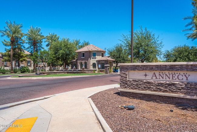 Building Photo - 1739 E Dogwood Ln