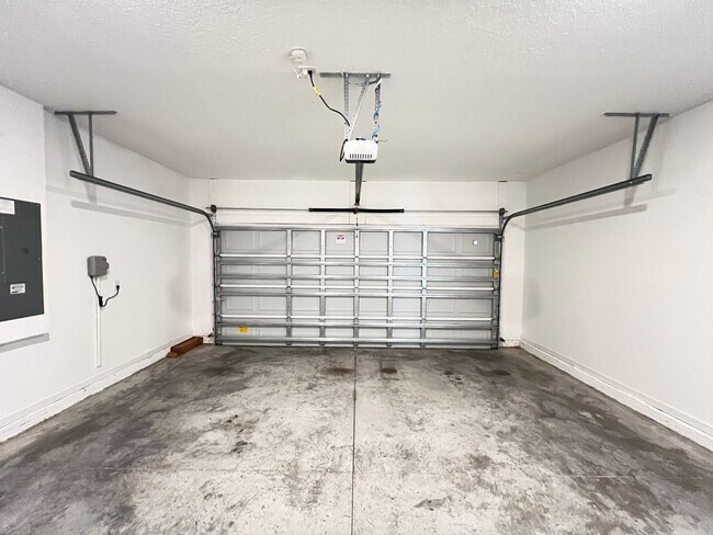 Building Photo - Awesome 3 BD/2BA Home in Beautiful Ocala!!!