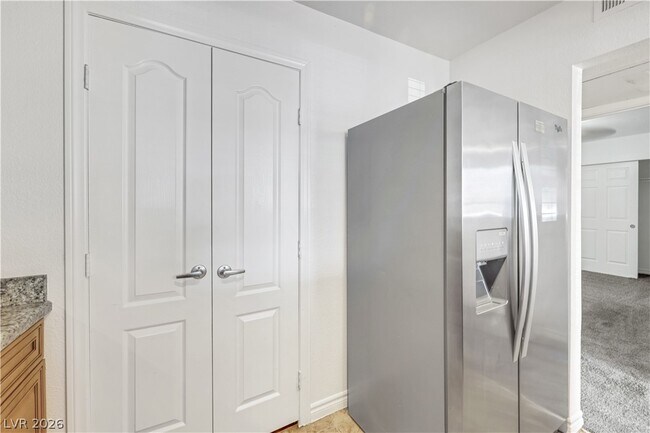 Building Photo - 5055 W Hacienda Ave