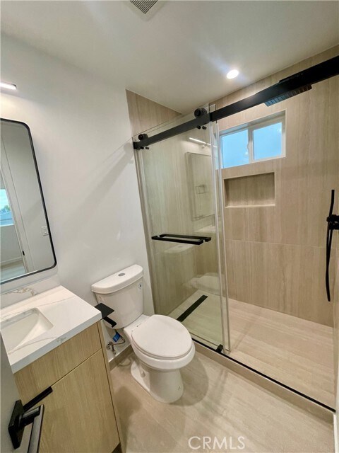 Building Photo - 613 W 41st Pl