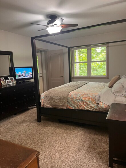 Building Photo - 2109 Dogwood Dr