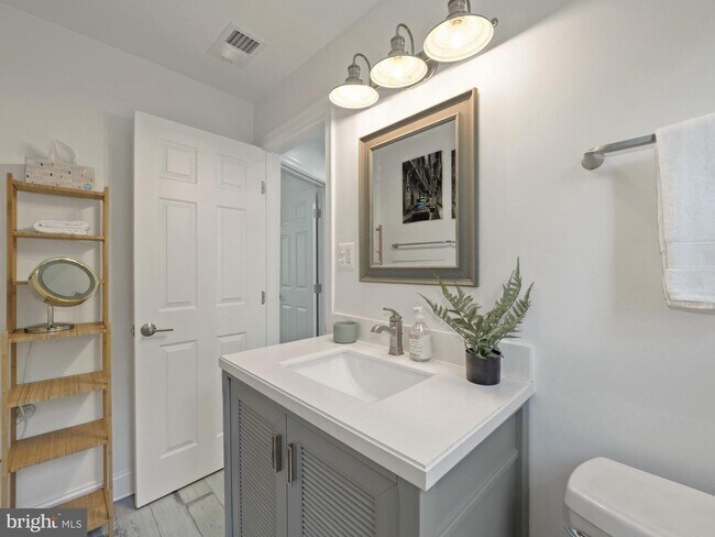 Building Photo - 2605 Arcola Ave