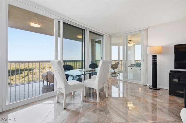 Building Photo - 6585 Nicholas Blvd