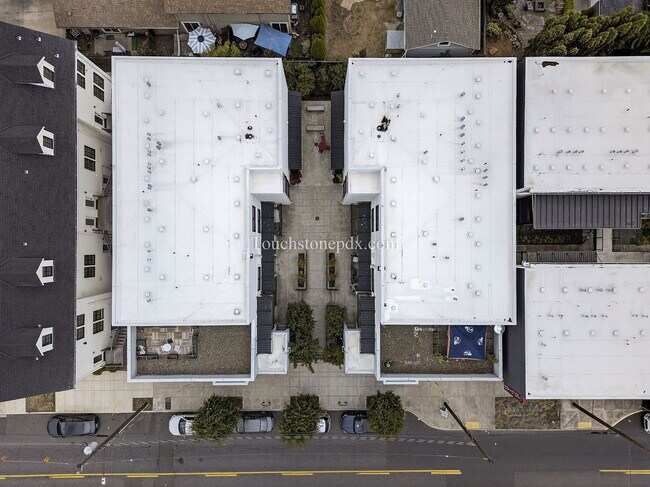 Building Photo - 5635 NE Glisan St