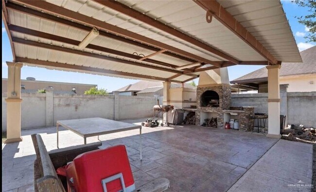 Building Photo - 13 Marla Dr