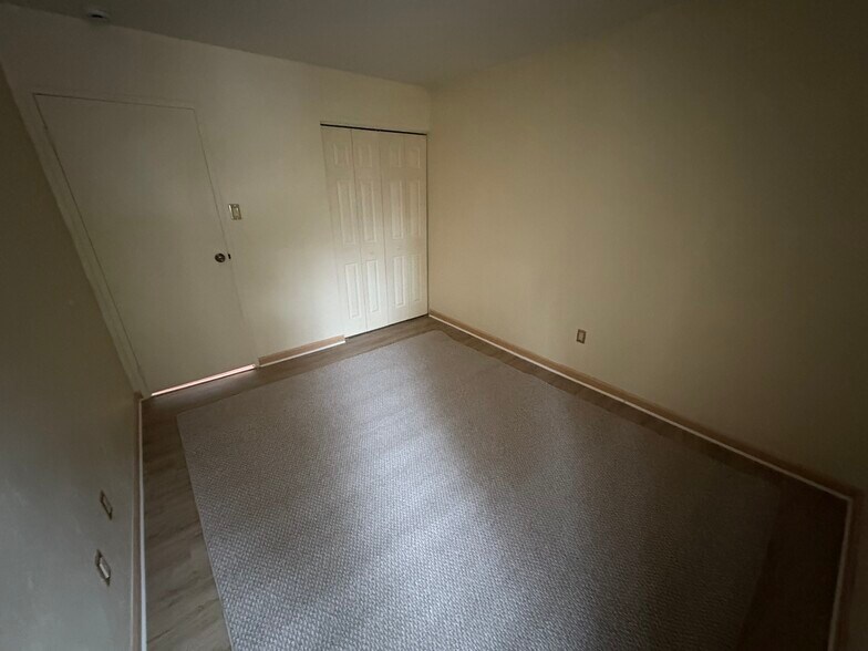 Building Photo - 109 Painters Xing