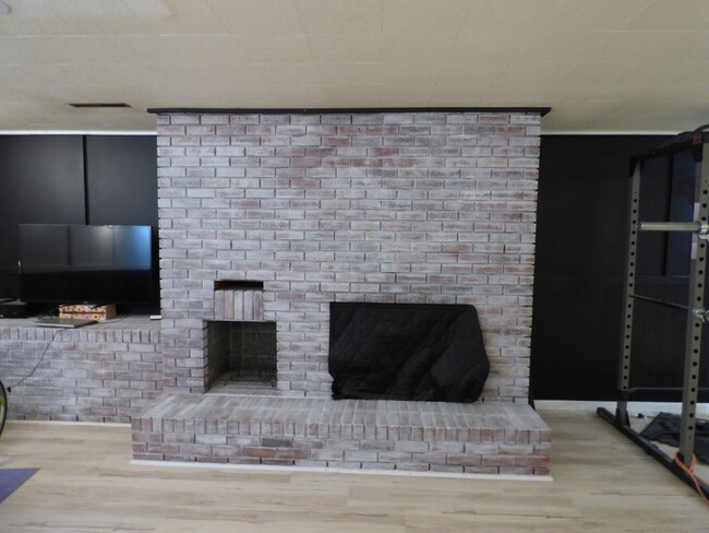 Building Photo - Great Home in a Quiet Neighborhood