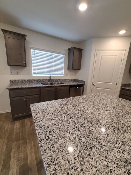 Building Photo - 30540 Altima Ct