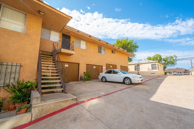 Building Photo - Chula Vista Large Upstairs 1 Bed / 1 ba. R...