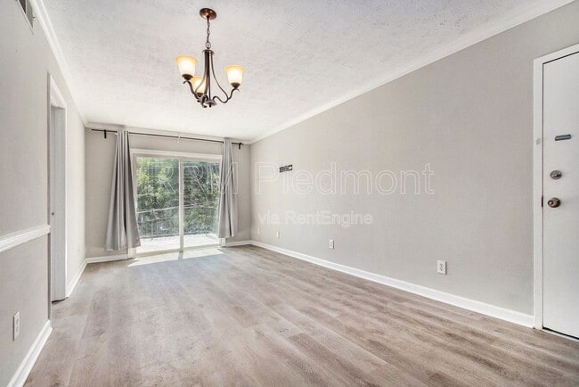 Building Photo - 2805 Northeast Expy