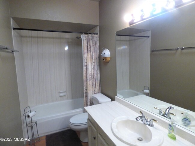 Building Photo - 5300 N Montezuma Trail