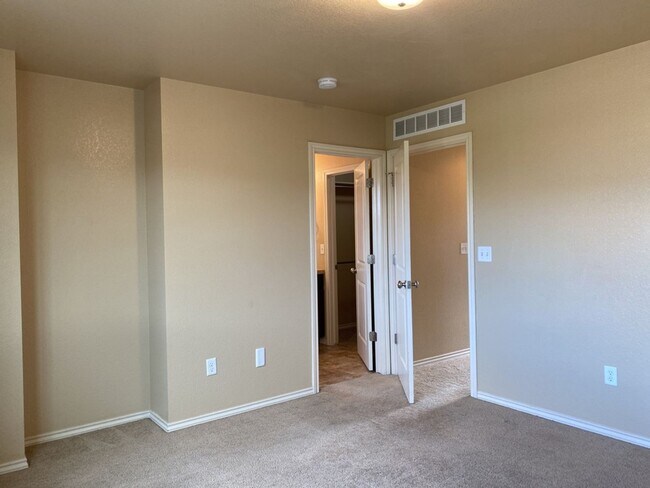 Building Photo - Lovely 3 Bed 2.5 Bath Home in Timbervine