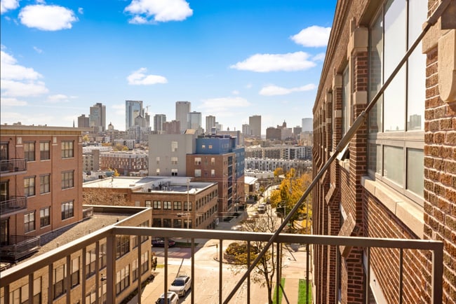 Building Photo - 234 E Reservoir Ave