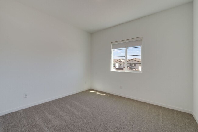 Building Photo - New 4 Bedroom Home with Next Gen Suite + S...
