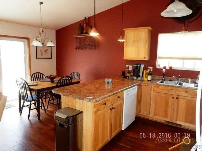 Building Photo - SPACIOUS | 3 BEDROOM | TOWNHOME | LOCATED IN AUBURN HILLS