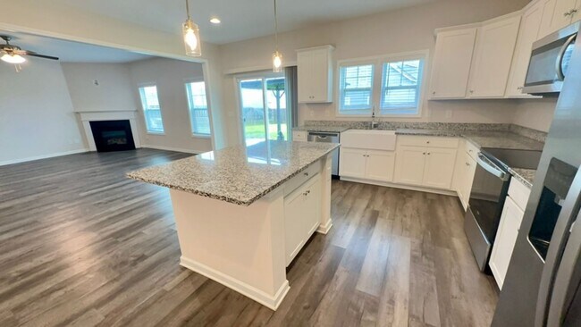 Building Photo - 156 Calming Crk Wy