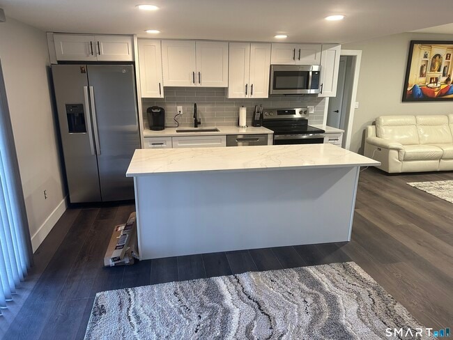 Building Photo - 9 Woodacre Ln