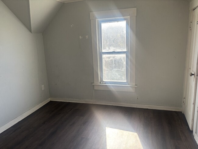 Building Photo - 527 9th St SW