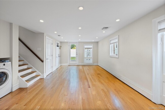 Building Photo - 78 Scott St