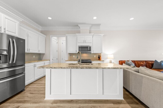 Building Photo - Luxury Living in The Woodlands - COMING SO...