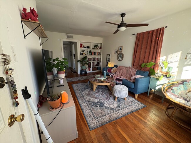 Building Photo - 1828 W Main St