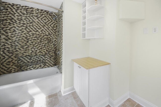 Building Photo - 1265 West Blvd