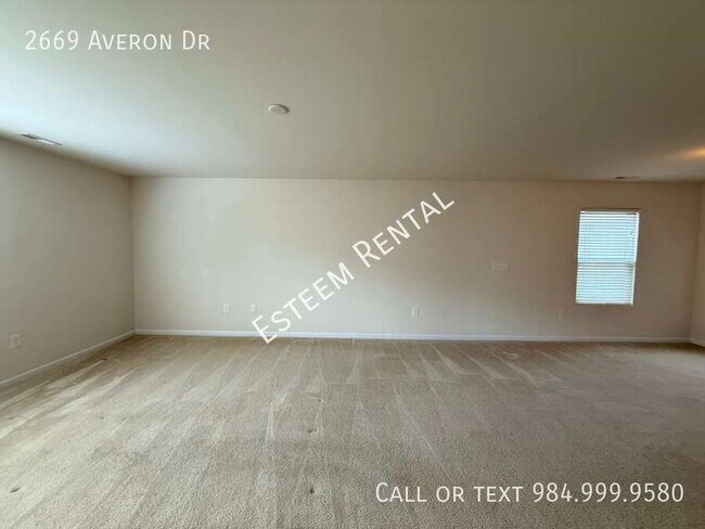 Building Photo - 2669 Averon Dr