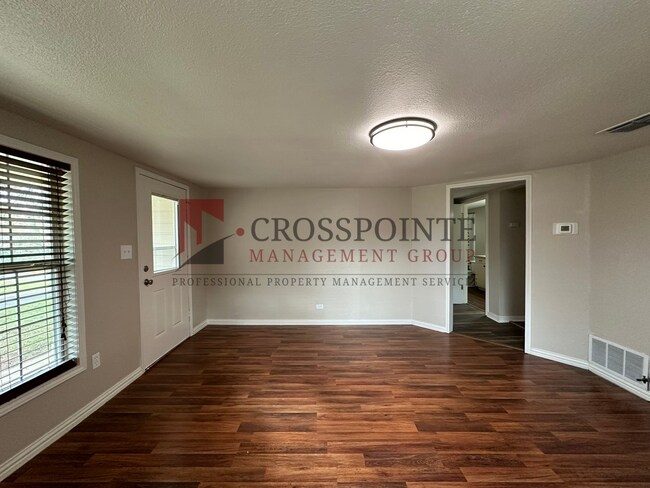 Building Photo - Available Now! 2 Bedroom 1 Bath Across fro...