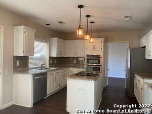 Building Photo - 614 Stoneway Dr