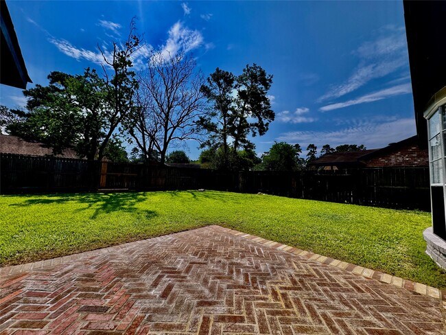 Building Photo - 15218 Falcon Ridge Dr