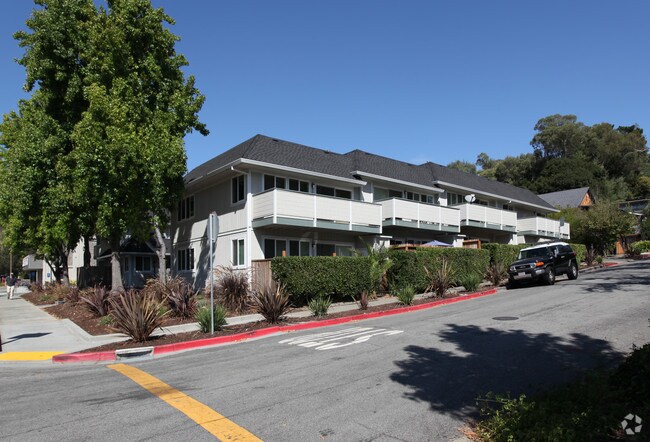 Building Photo - 944 Sir Francis Drake Blvd