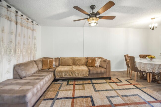 Building Photo - 9851 Sandalfoot Blvd