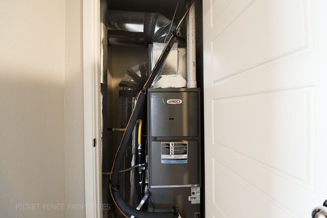 Building Photo - New Townhome in Downtown Johnstown