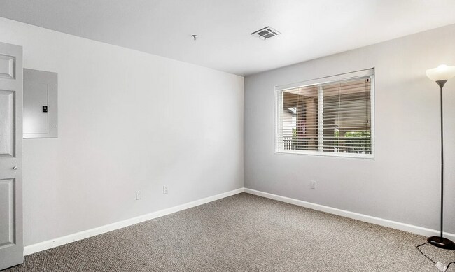 Building Photo - 2900 W Marina Dr