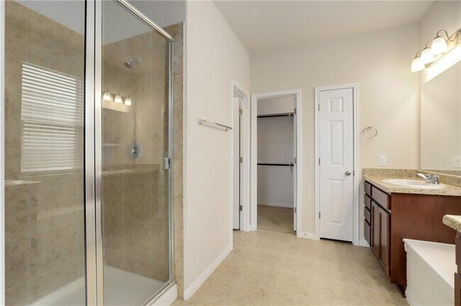 Building Photo - 217 Michaelis Dr